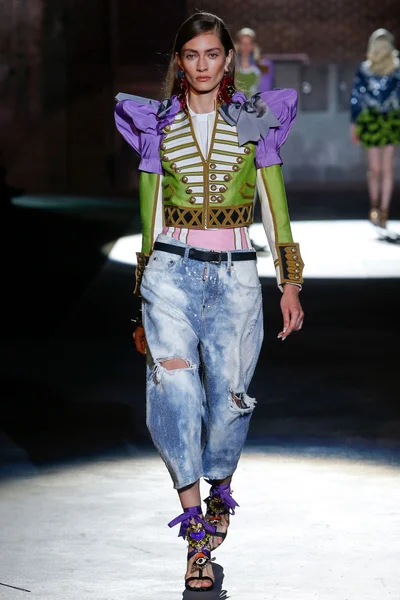 Look 27